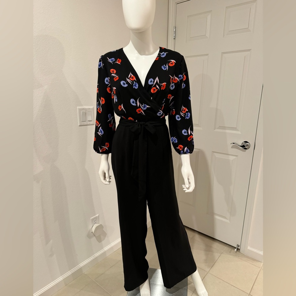 Ann Taylor Jumpsuit Floral Poppy, Black Size 6